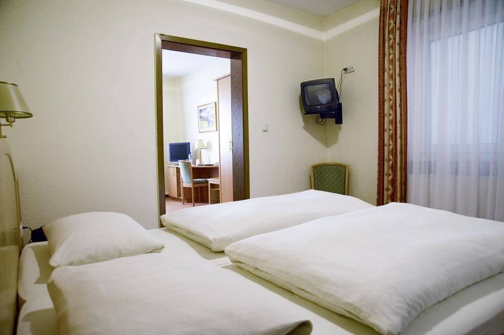 Hotel Am Schloss Darmstaedter Hof Bad Homburg vor der Höhe Room photo